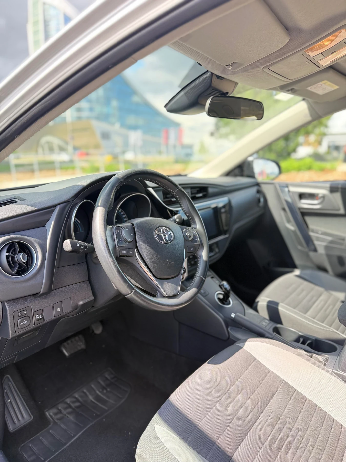 Toyota Auris 1.8 hybrid/face lift , снимка 7 - Автомобили и джипове - 54780896