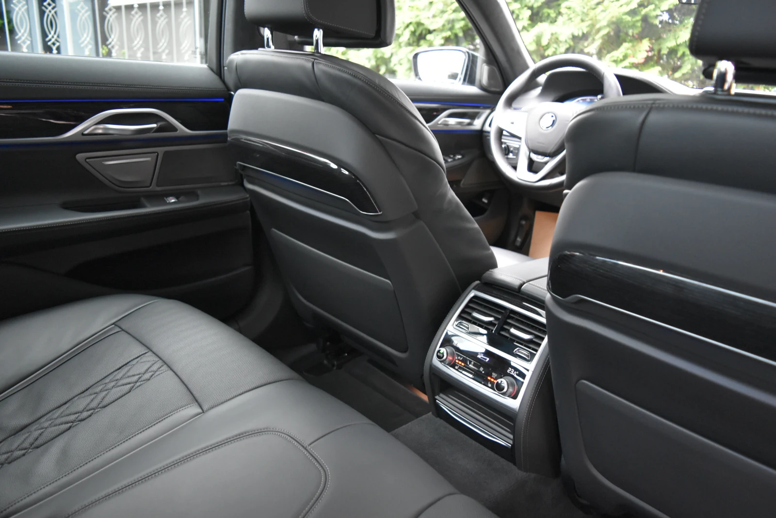 BMW 730 d xDrive * Laser* Headup* Alcantara* Massage* Soft, снимка 9 - Автомобили и джипове - 55141319