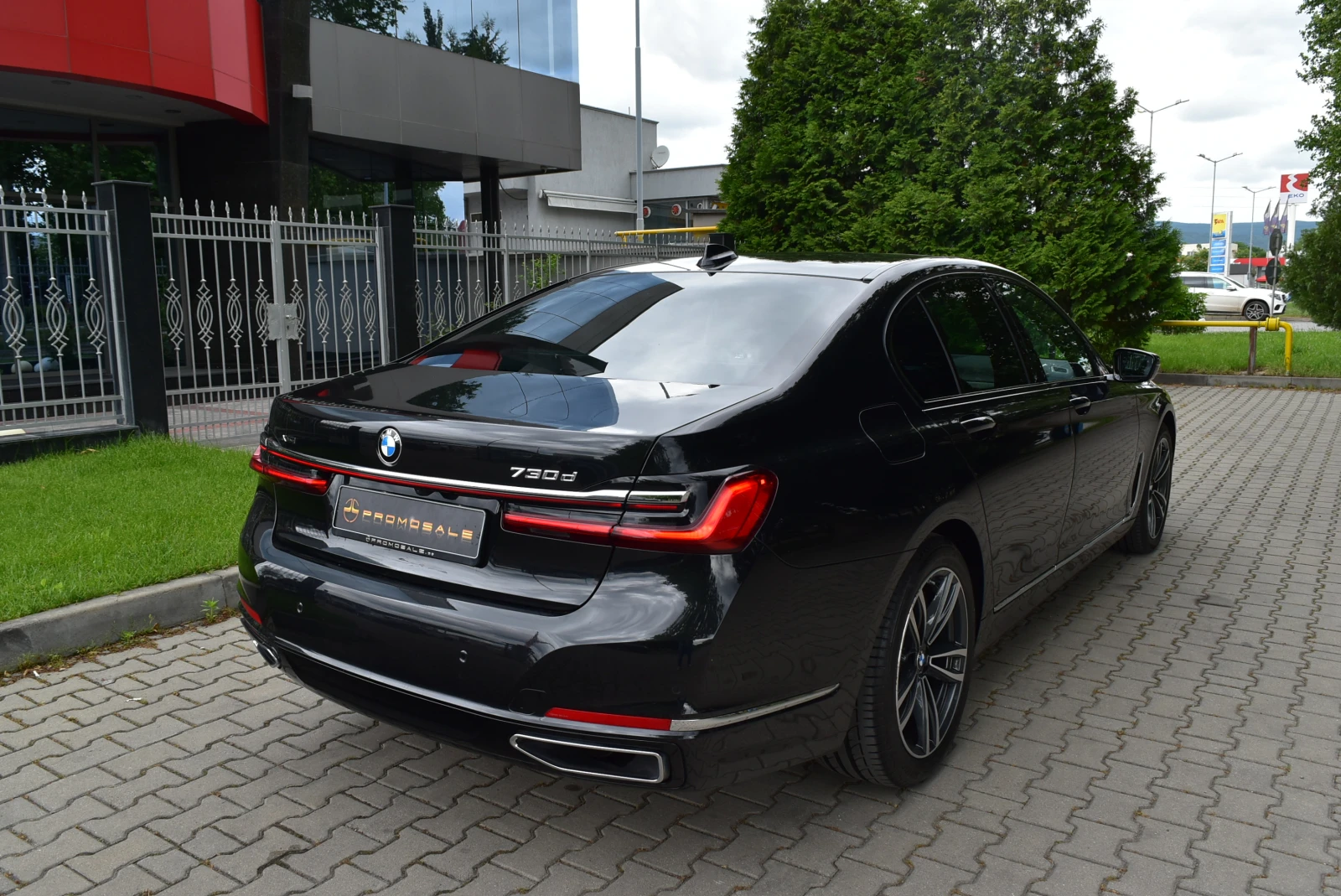 BMW 730 d xDrive * Laser* Headup* Alcantara* Massage* Soft, снимка 5 - Автомобили и джипове - 55141319