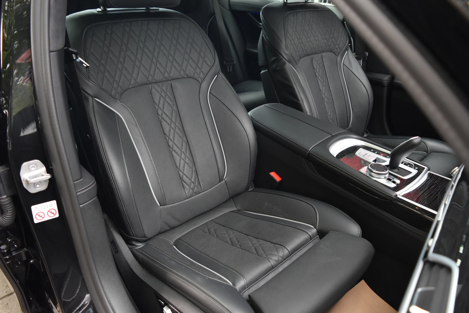 BMW 730 d xDrive * Laser* Headup* Alcantara* Massage* Soft, снимка 8 - Автомобили и джипове - 55141319