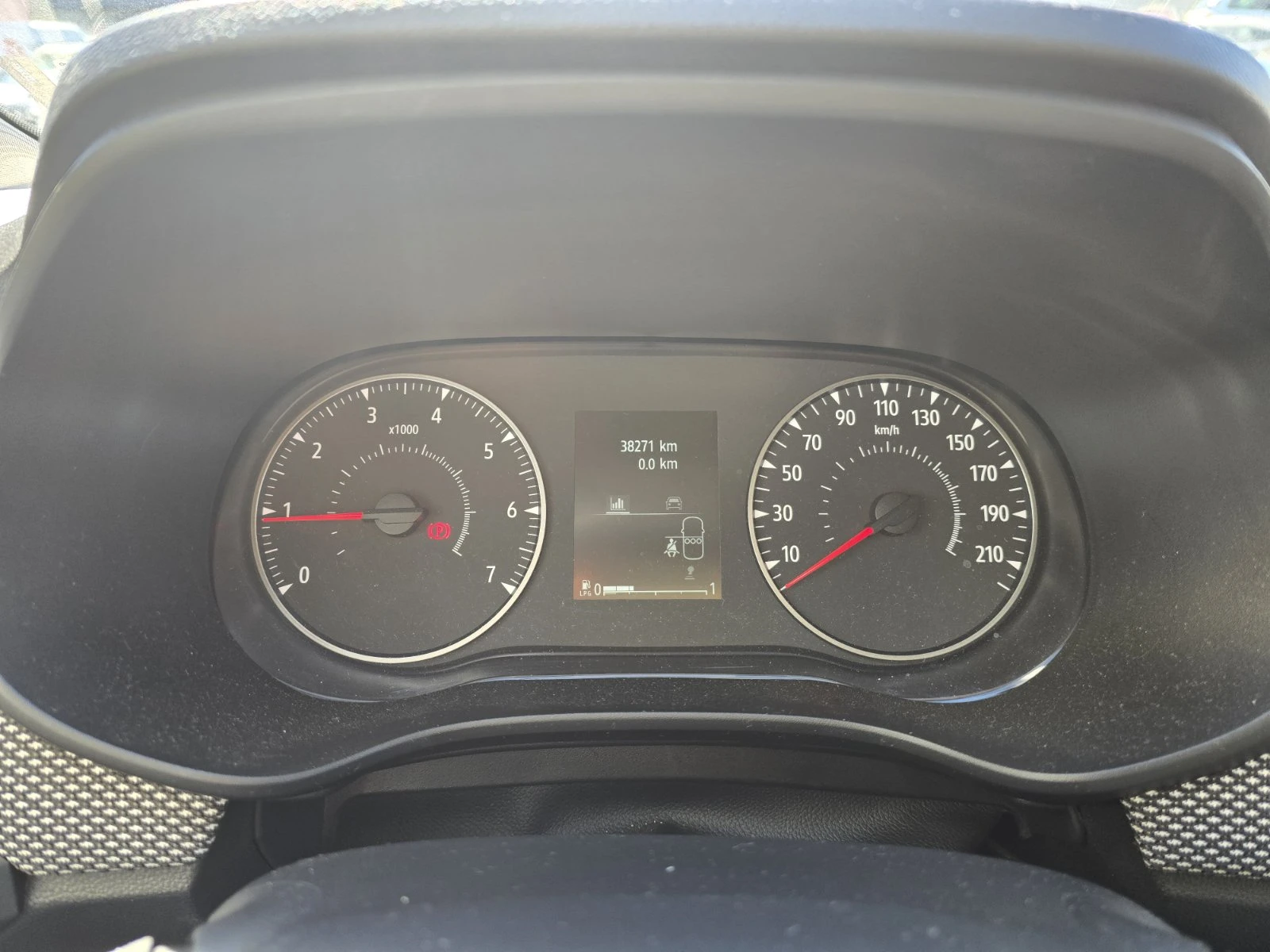 Dacia Sandero 1.0 TCe 90 Stop&Start LPG, снимка 8 - Автомобили и джипове - 56256604