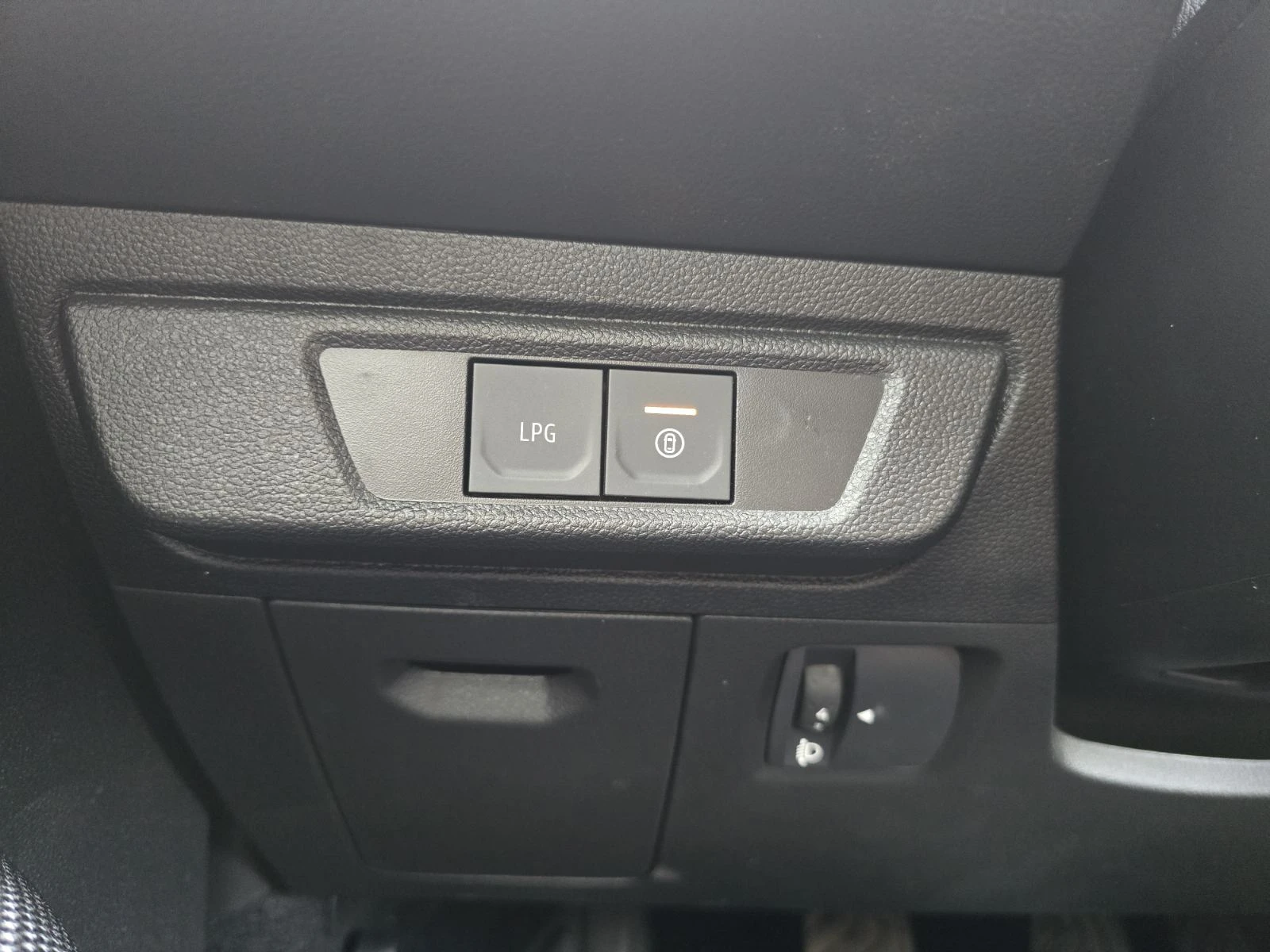 Dacia Sandero 1.0 TCe 100 LPG, снимка 11 - Автомобили и джипове - 56311290