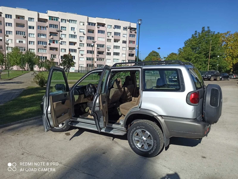 Nissan Terrano, снимка 15 - Автомобили и джипове - 47383326