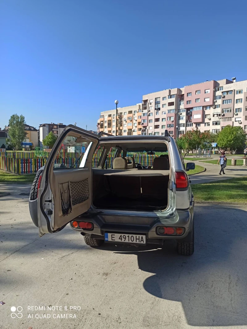 Nissan Terrano, снимка 12 - Автомобили и джипове - 47383326