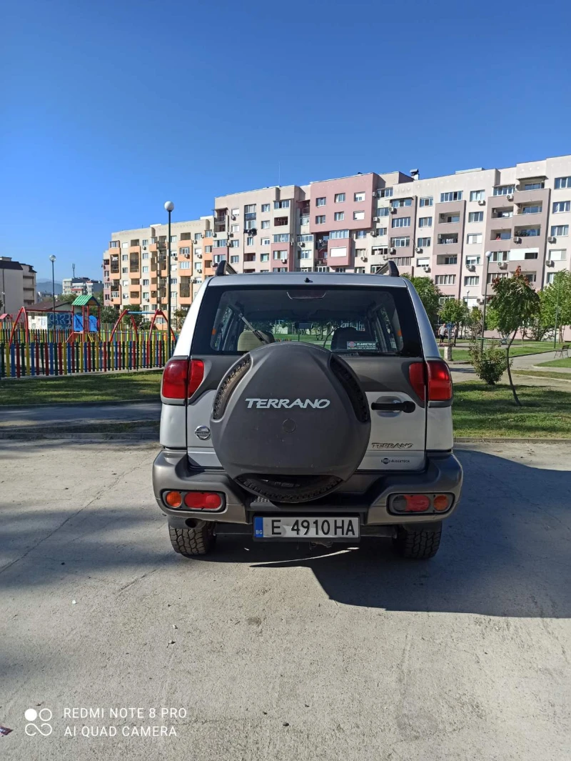 Nissan Terrano, снимка 11 - Автомобили и джипове - 47383326