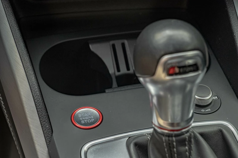 Audi Q2 SQ2/2.0TFSI/Bang&Olufsen/HuD/Virtual/Dist./Side As, снимка 14 - Автомобили и джипове - 51190505