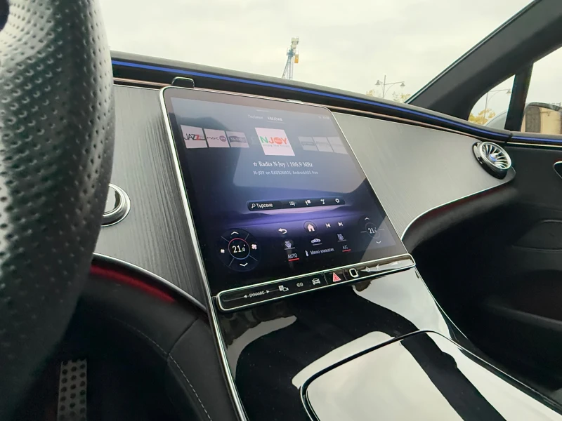 Mercedes-Benz EQE 350* AMG* 4Matic* Pano* Kamera* Distronic, снимка 11 - Автомобили и джипове - 52061662