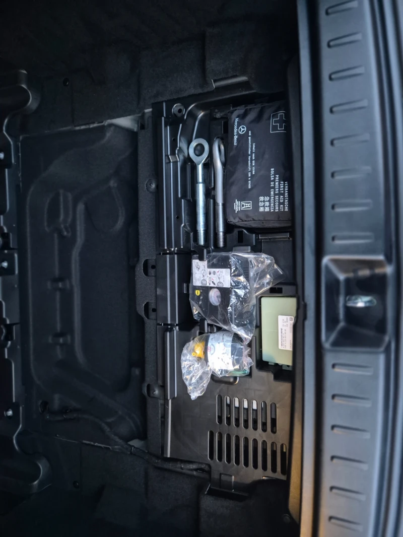 Mercedes-Benz GLB D/AMG/4MATIC /129000км, снимка 8 - Автомобили и джипове - 53046979