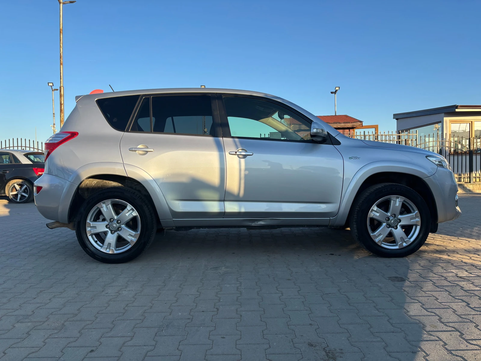 Toyota Rav4 2.2D 4X4 NAVIAUTOMATIC EURO 5A - изображение 6