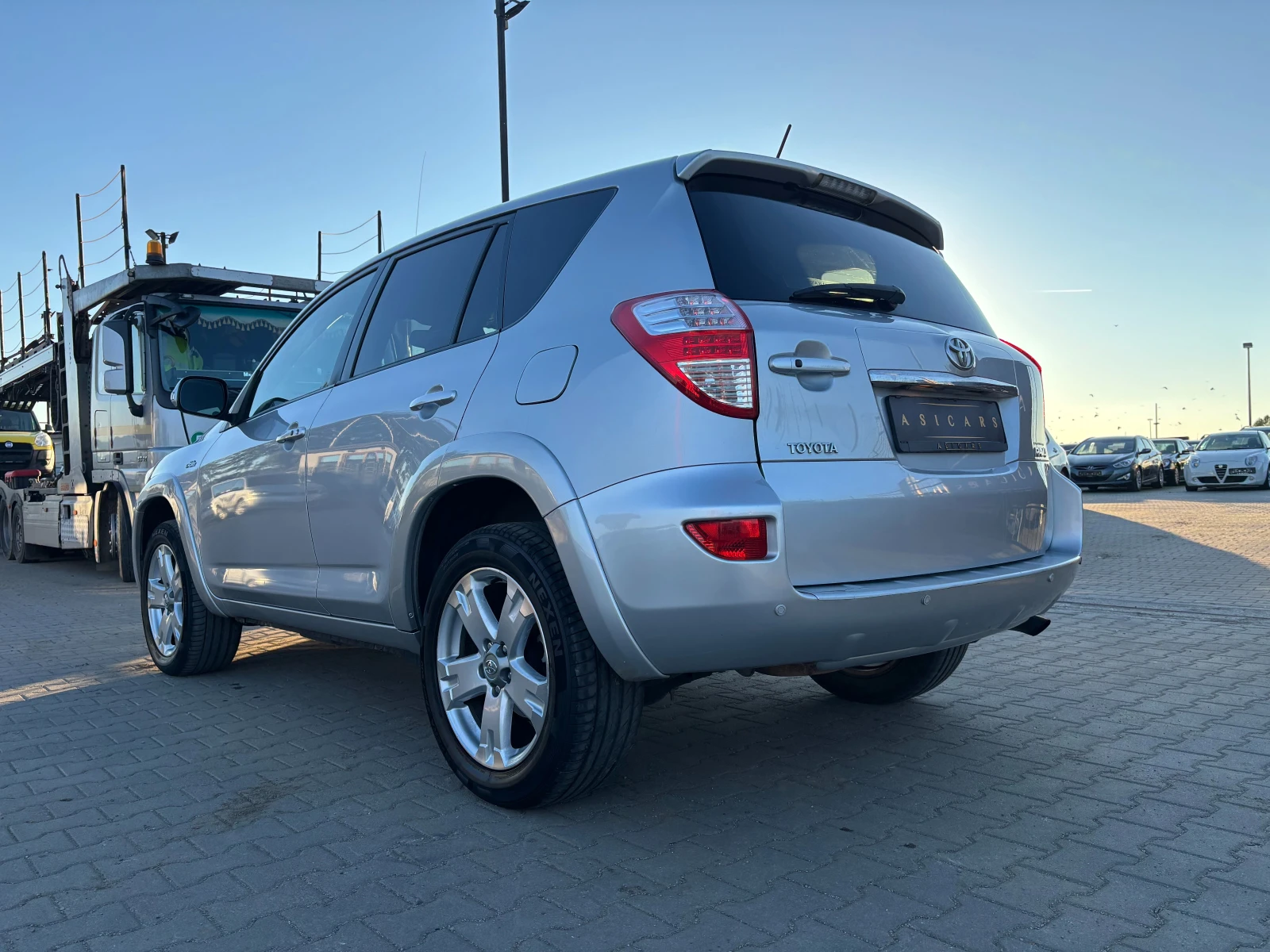 Toyota Rav4 2.2D 4X4 NAVIAUTOMATIC EURO 5A - изображение 3