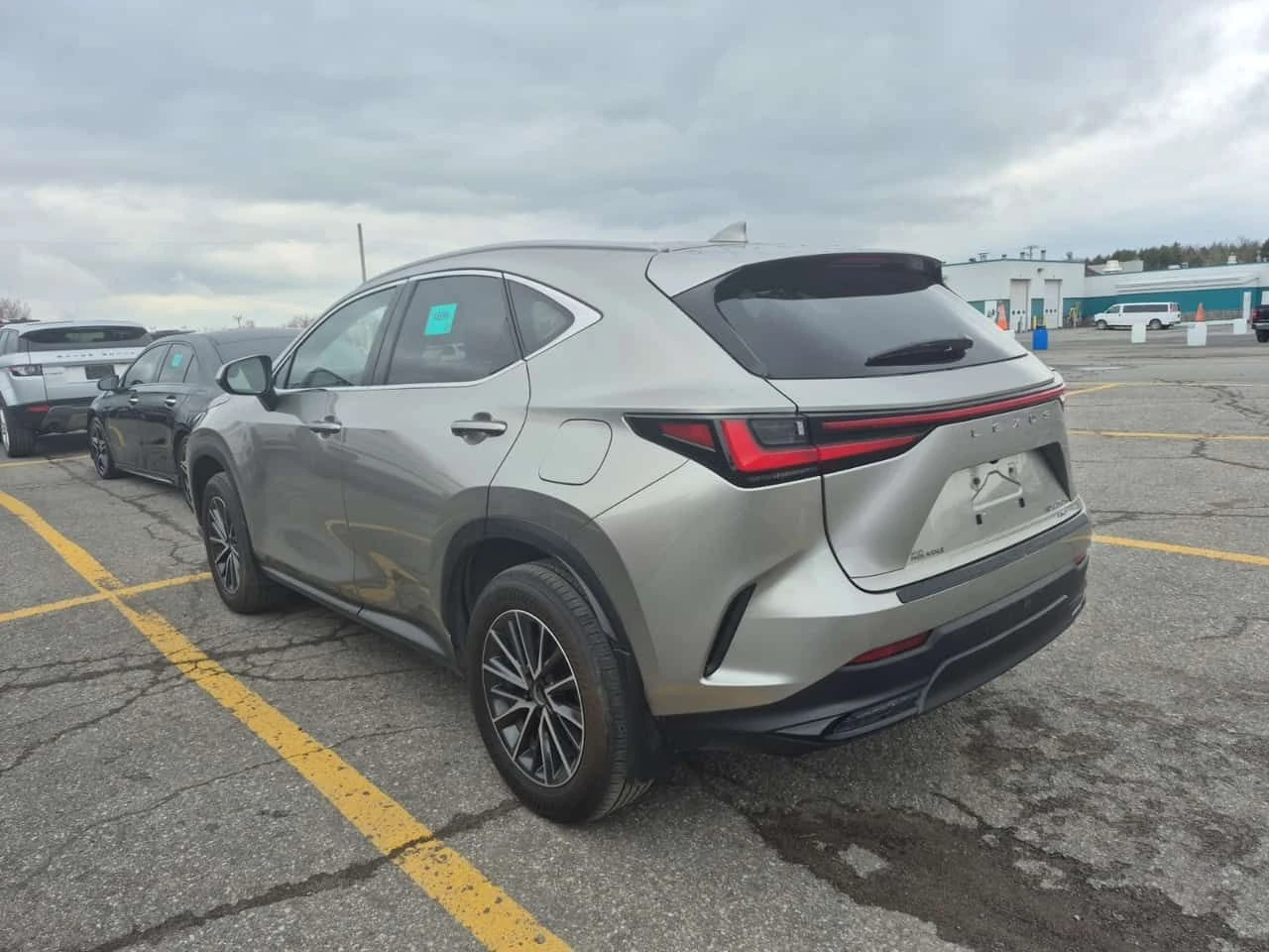 Lexus NX * 450H+ * ОБДУХВАНЕ* ПОДГРЕВ* 2 КЛЮЧА* , снимка 4 - Автомобили и джипове - 54396196