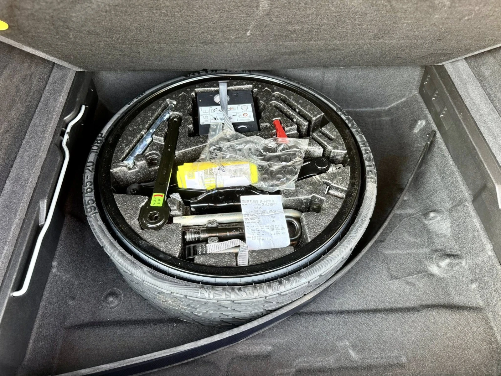 VW Touareg 3.0 АВТОМАТИК, снимка 16 - Автомобили и джипове - 54797987