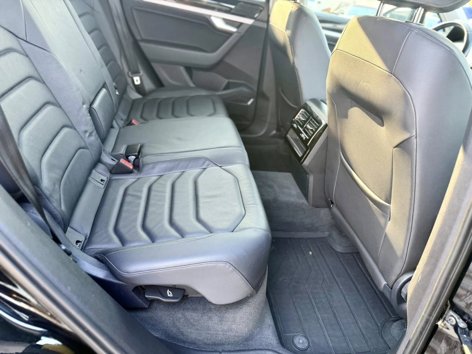 VW Touareg 3.0 АВТОМАТИК, снимка 14 - Автомобили и джипове - 54797987