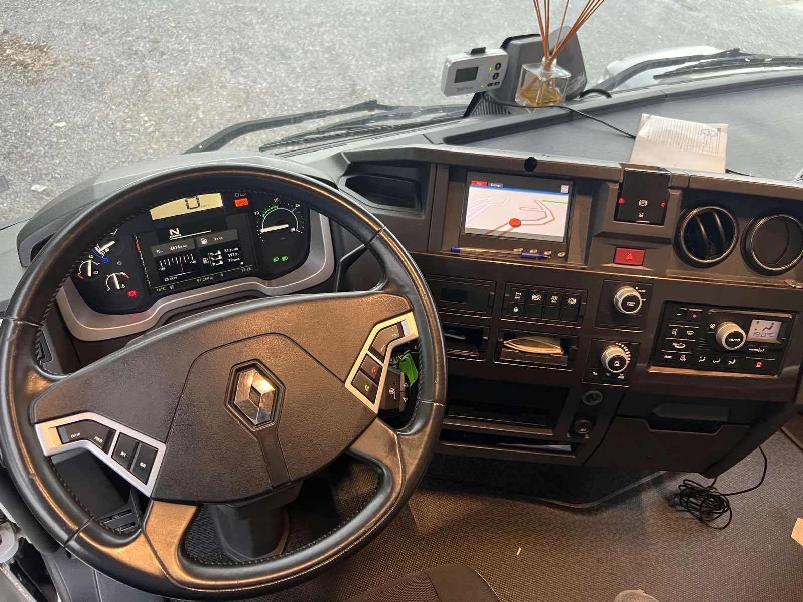 Renault T 480 - изображение 6