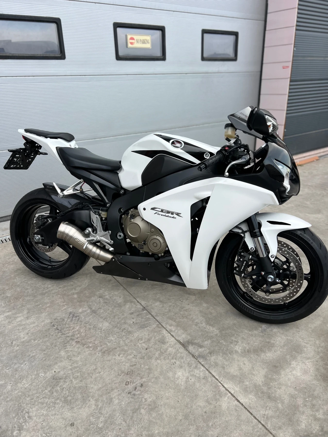 Honda Cbr 1000RR Leovince, снимка 15 - Мотоциклети и мототехника - 54416301