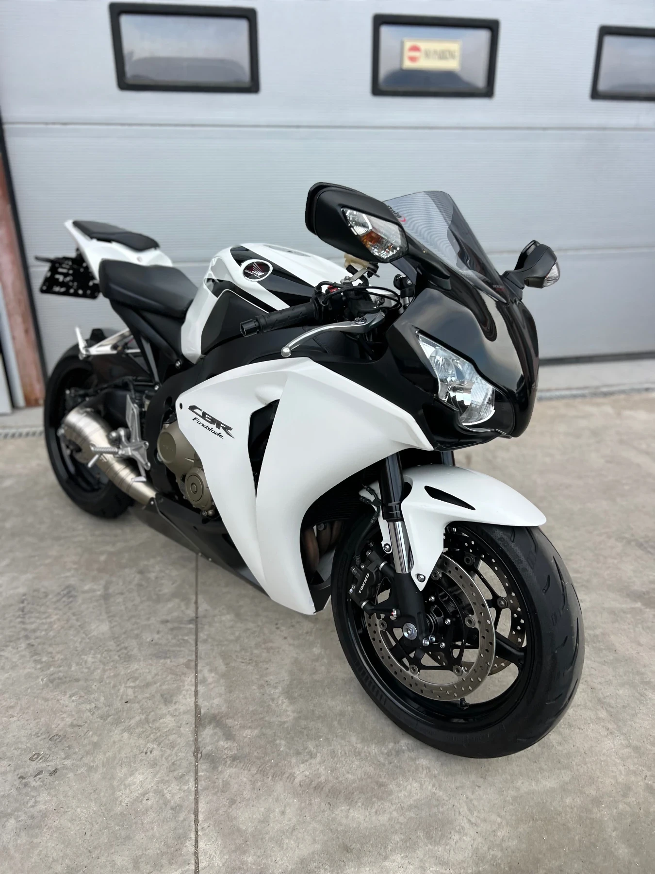Honda Cbr 1000RR Leovince, снимка 4 - Мотоциклети и мототехника - 54416301
