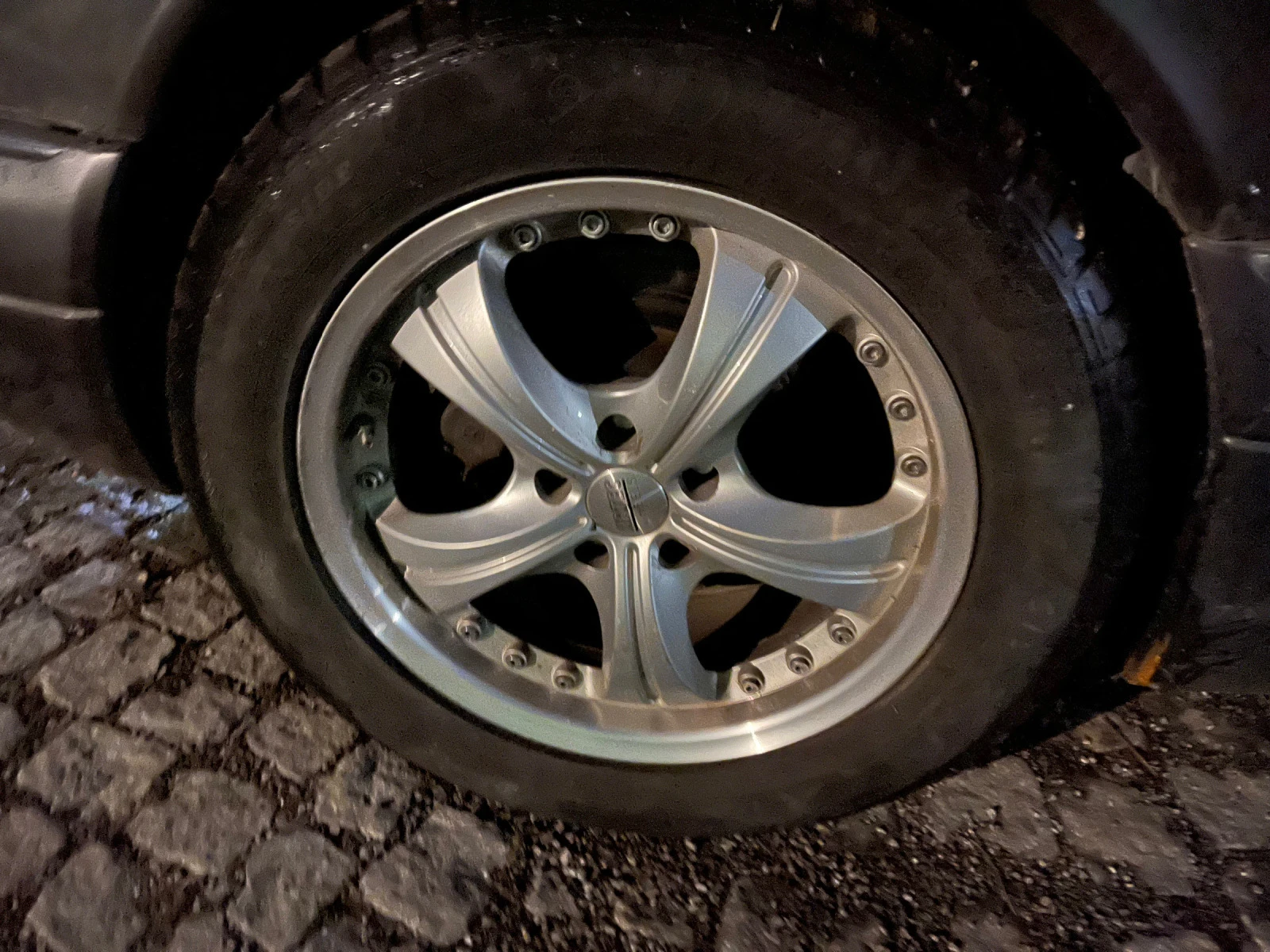    235/60R17 | Mobile.bg   5