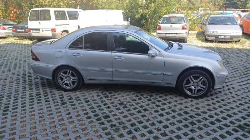 Mercedes-Benz C 220, снимка 4 - Автомобили и джипове - 48580607