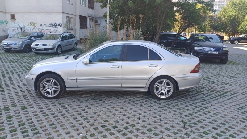 Mercedes-Benz C 220, снимка 8 - Автомобили и джипове - 48580607