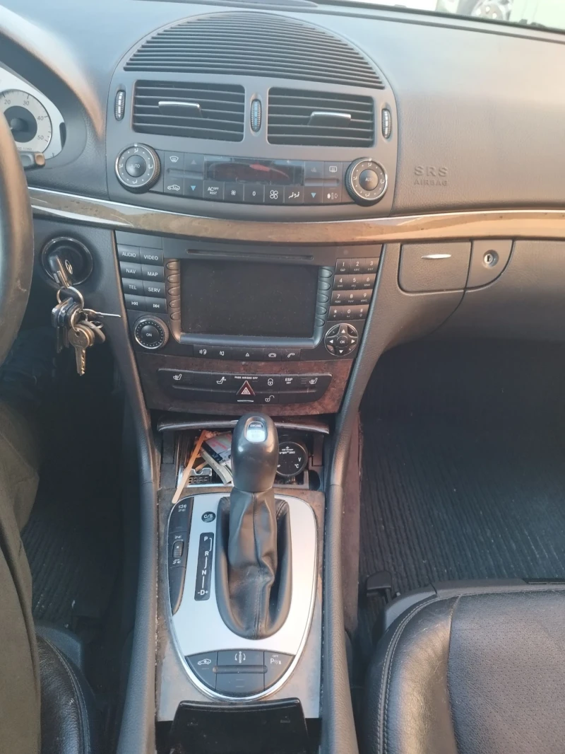 Mercedes-Benz E 320, снимка 9 - Автомобили и джипове - 48618099