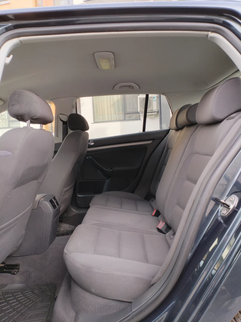 VW Golf 1.9 TDI 90hp Климатроник 4ел.стъкла Халогени , снимка 14 - Автомобили и джипове - 53045049