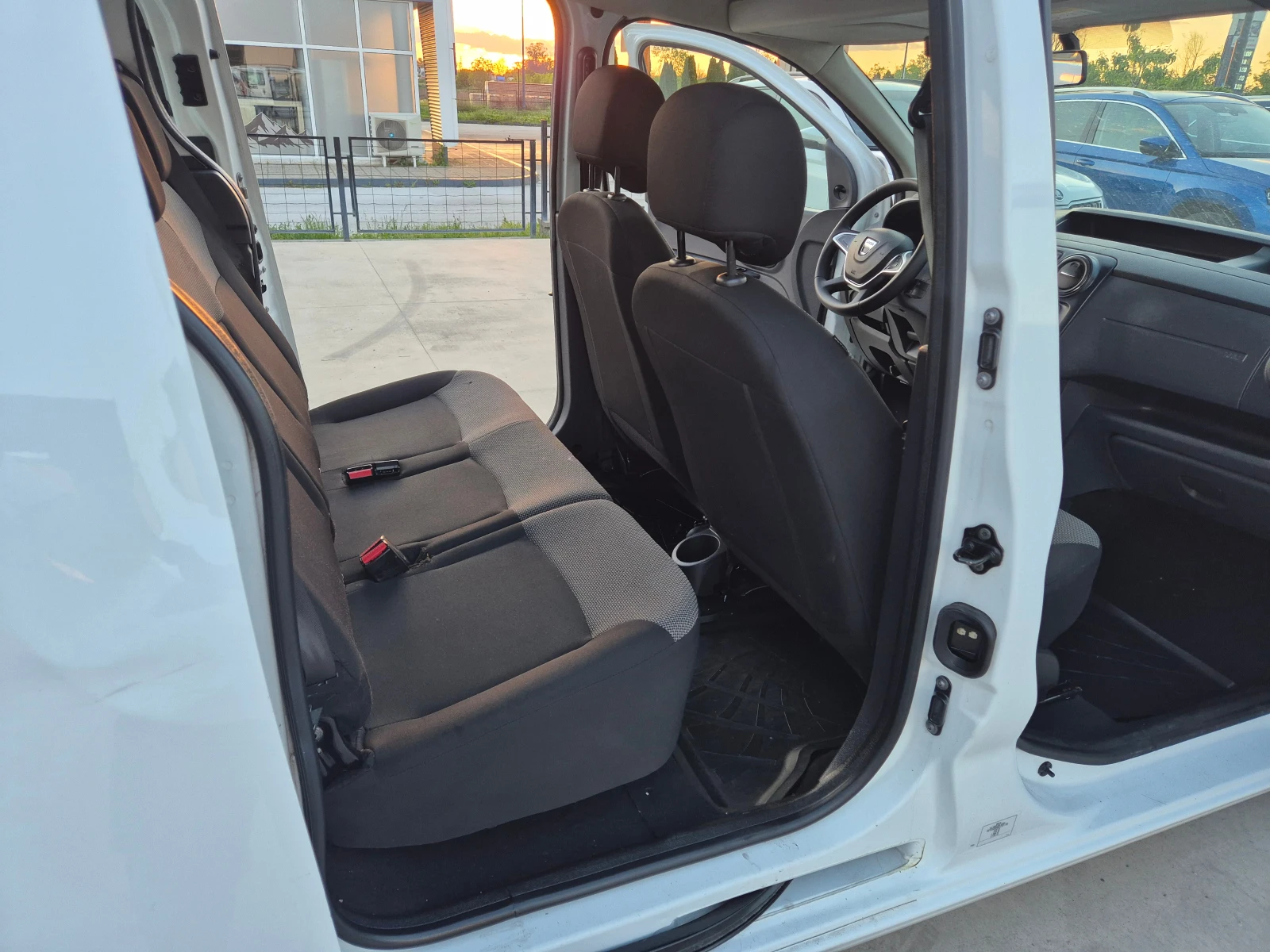 Dacia Dokker Заводска Газ-N-1 1, 6-100KS - изображение 10