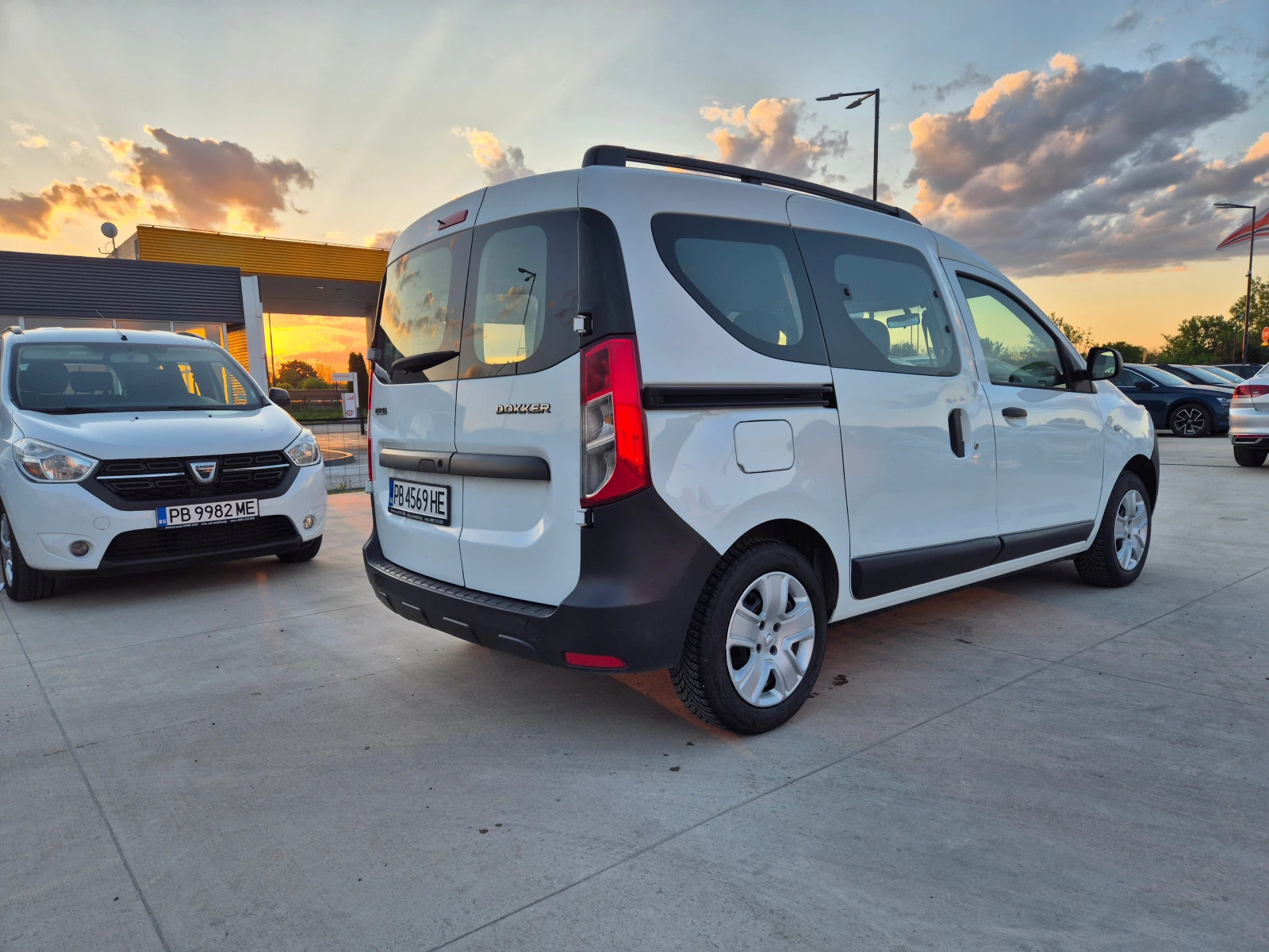 Dacia Dokker Заводска Газ-N-1 1, 6-100KS - изображение 5