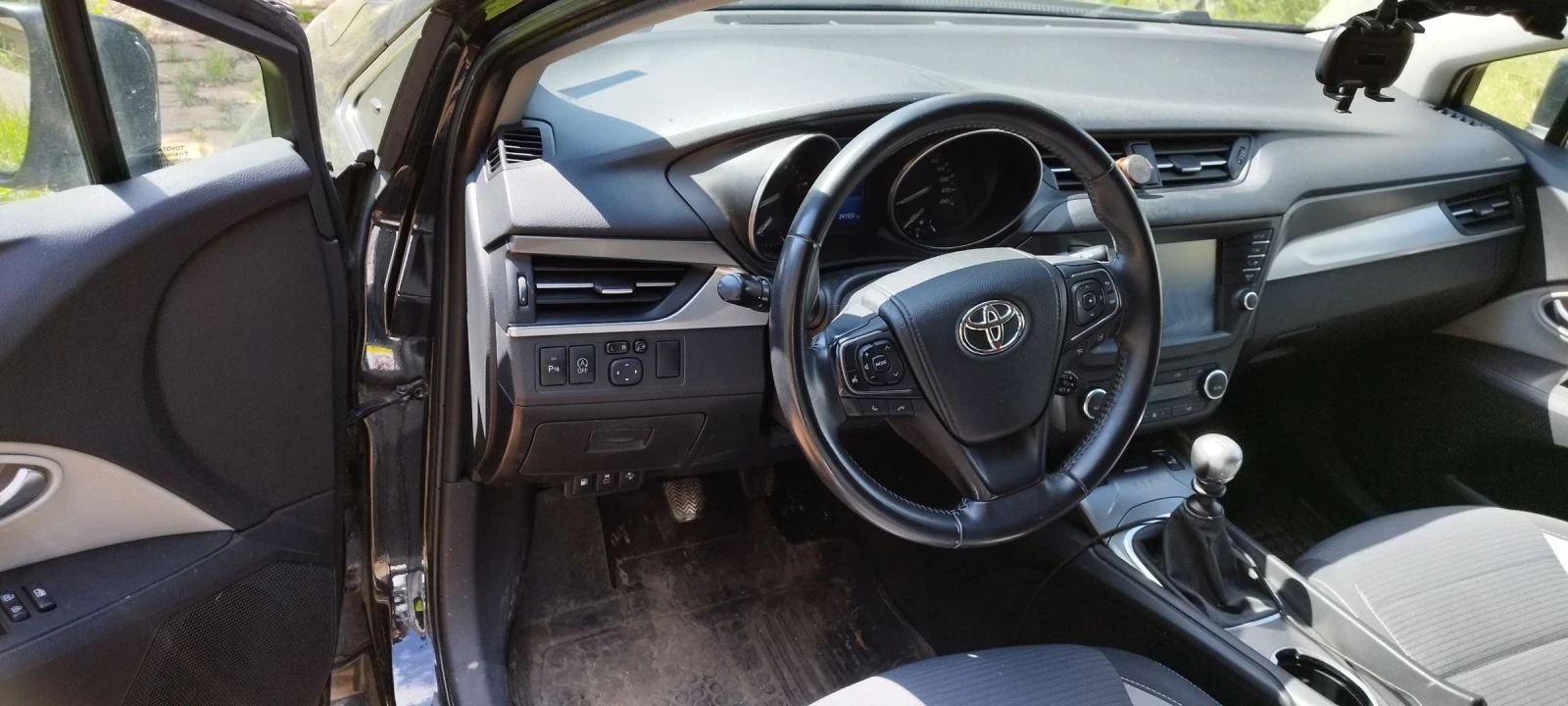 Toyota Avensis 2.0 D4D EXECUTIVE  - изображение 4