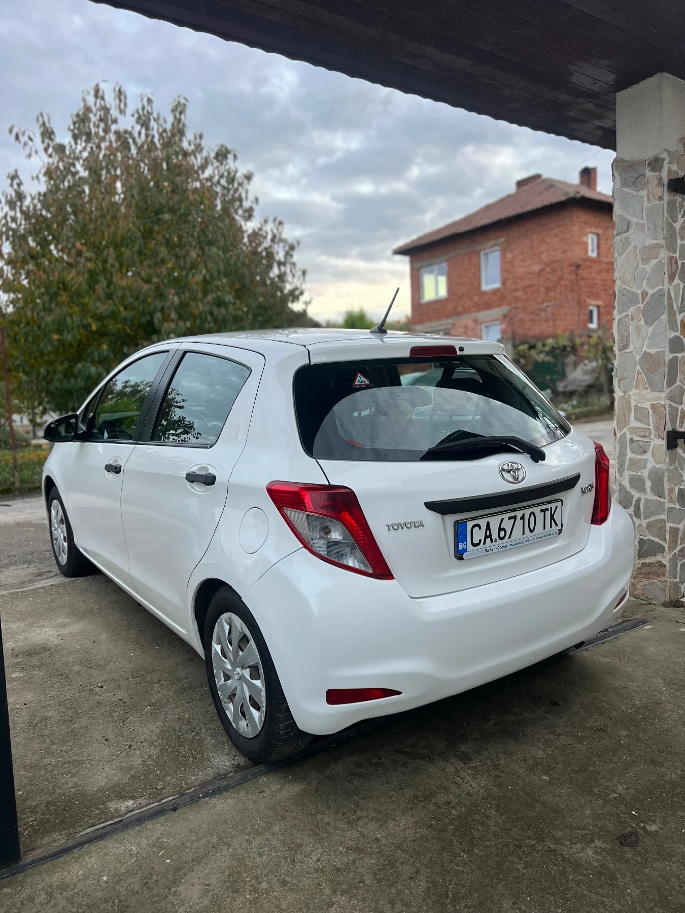 Toyota Yaris 1.0i * ГАЗ*  - изображение 2