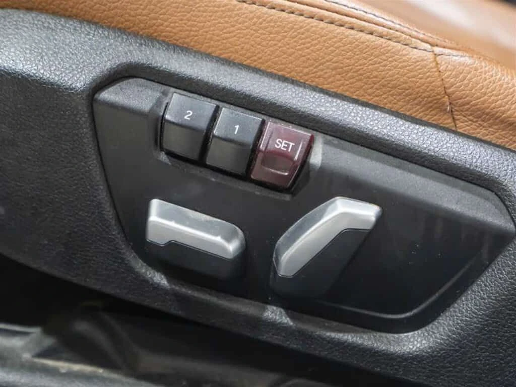 BMW 330 * 330i xDrive Navigation Heated Front Seats Blueto - изображение 10