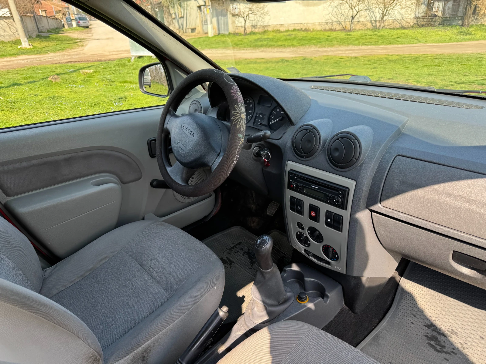 Dacia Logan, снимка 9 - Автомобили и джипове - 53989732