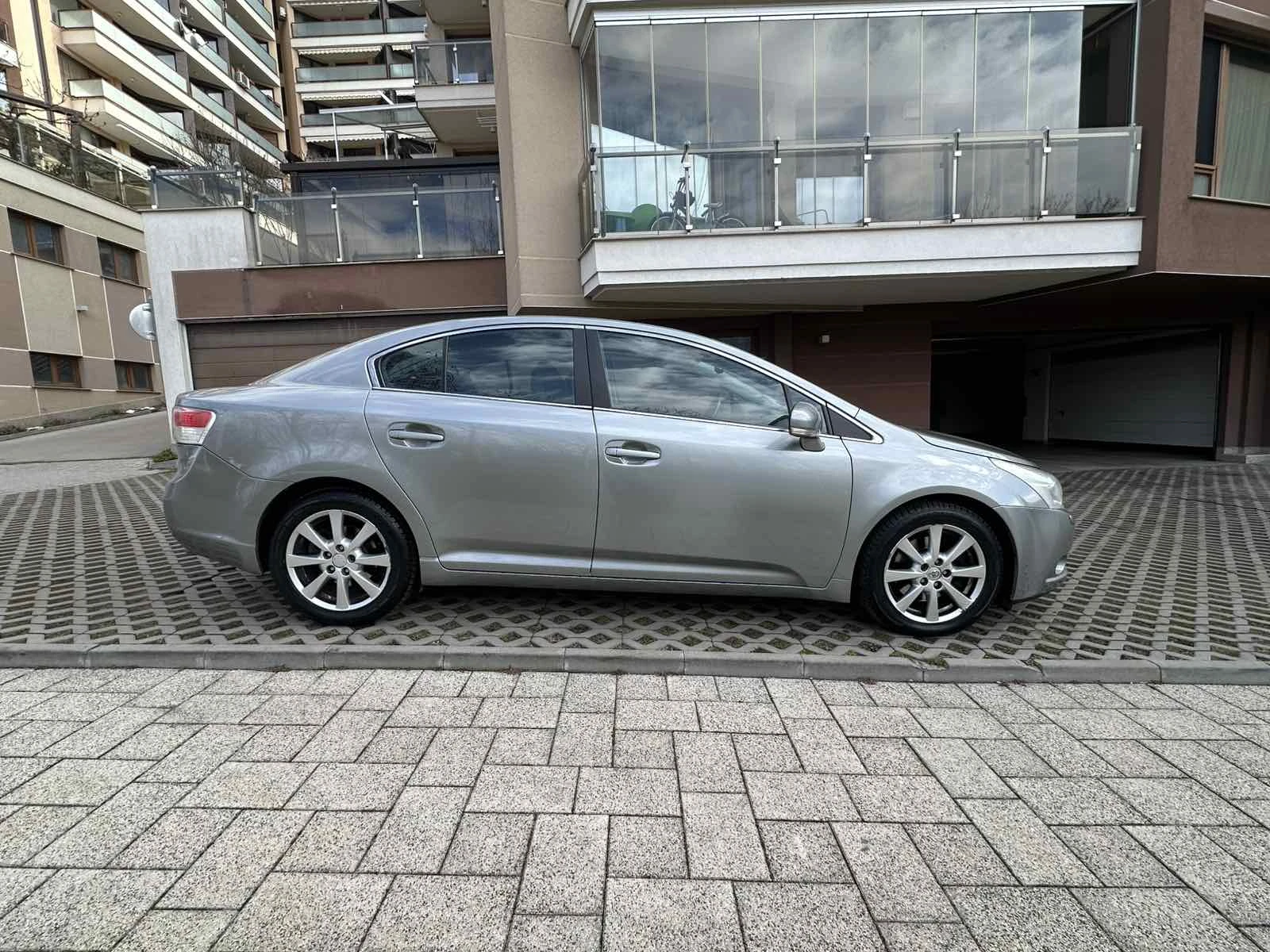 Toyota Avensis 2.2d, снимка 9 - Автомобили и джипове - 54168822
