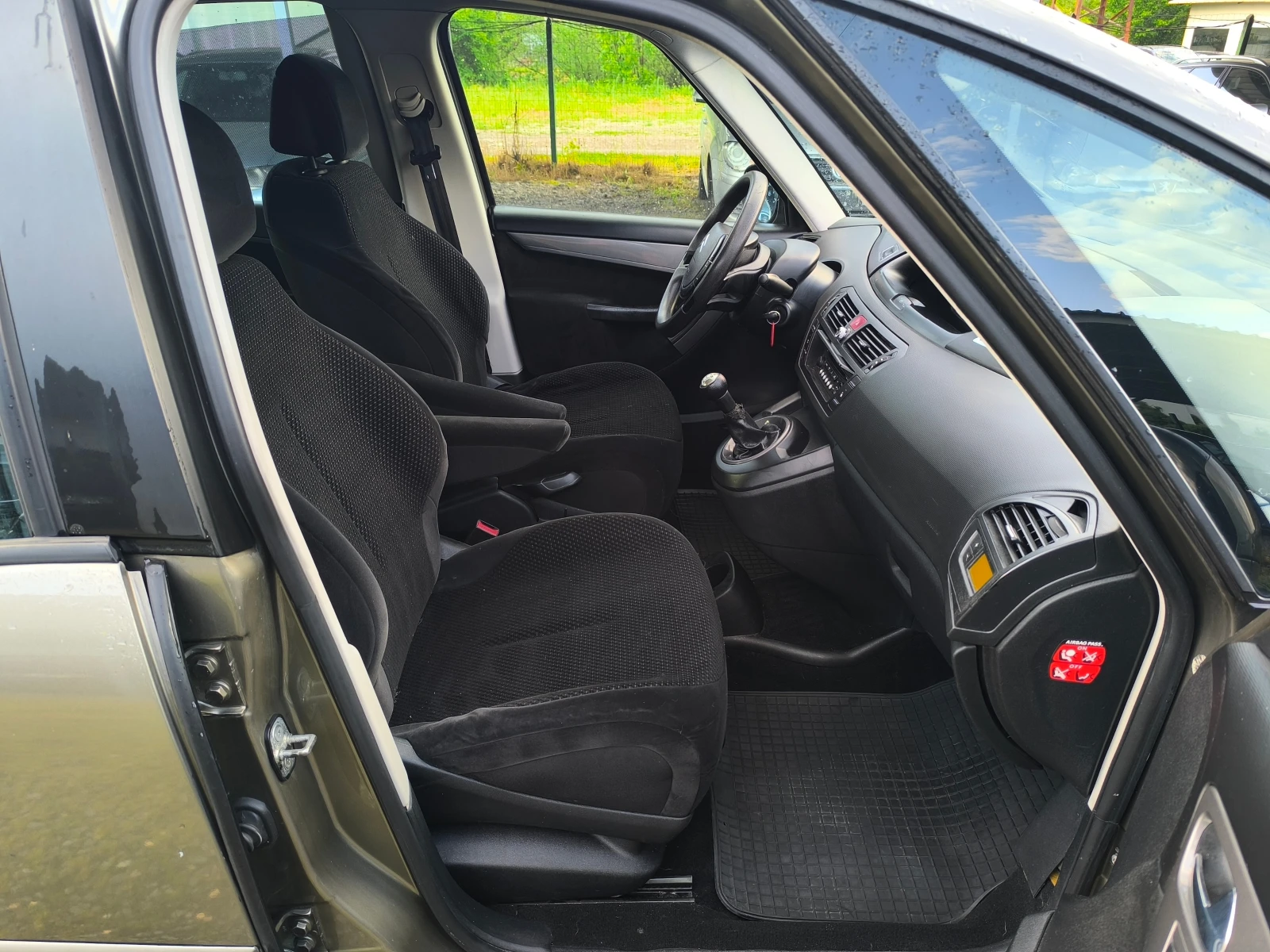 Citroen C4 Picasso -1.6HDI-109кс-КЛИМАТРОНИК-, снимка 15 - Автомобили и джипове - 54516604