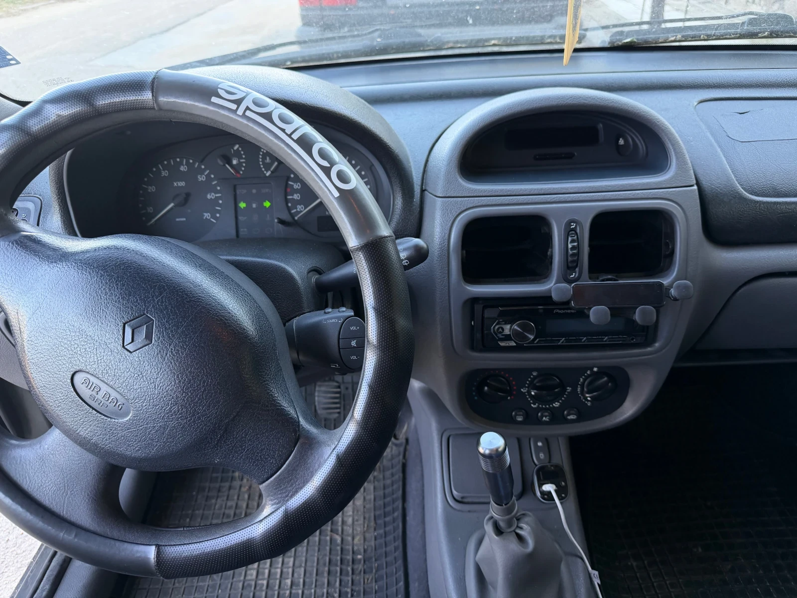 Renault Clio 1.2 , снимка 7 - Автомобили и джипове - 54682448