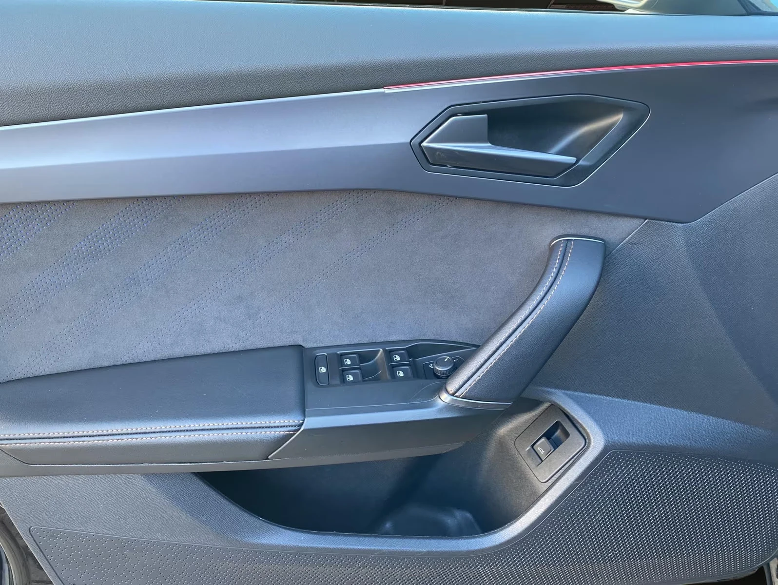 Cupra Formentor 2.0TSI/333HP/VZ/DSG/4DRIVE/CAM/MEMO/CPLAY/387q, снимка 11 - Автомобили и джипове - 54831509