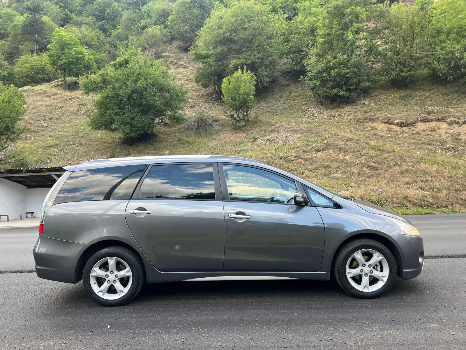 Mitsubishi Grandis 2.4ГАЗ* 7 места* Холандия* Пълна сервизна история , снимка 4 - Автомобили и джипове - 55418119