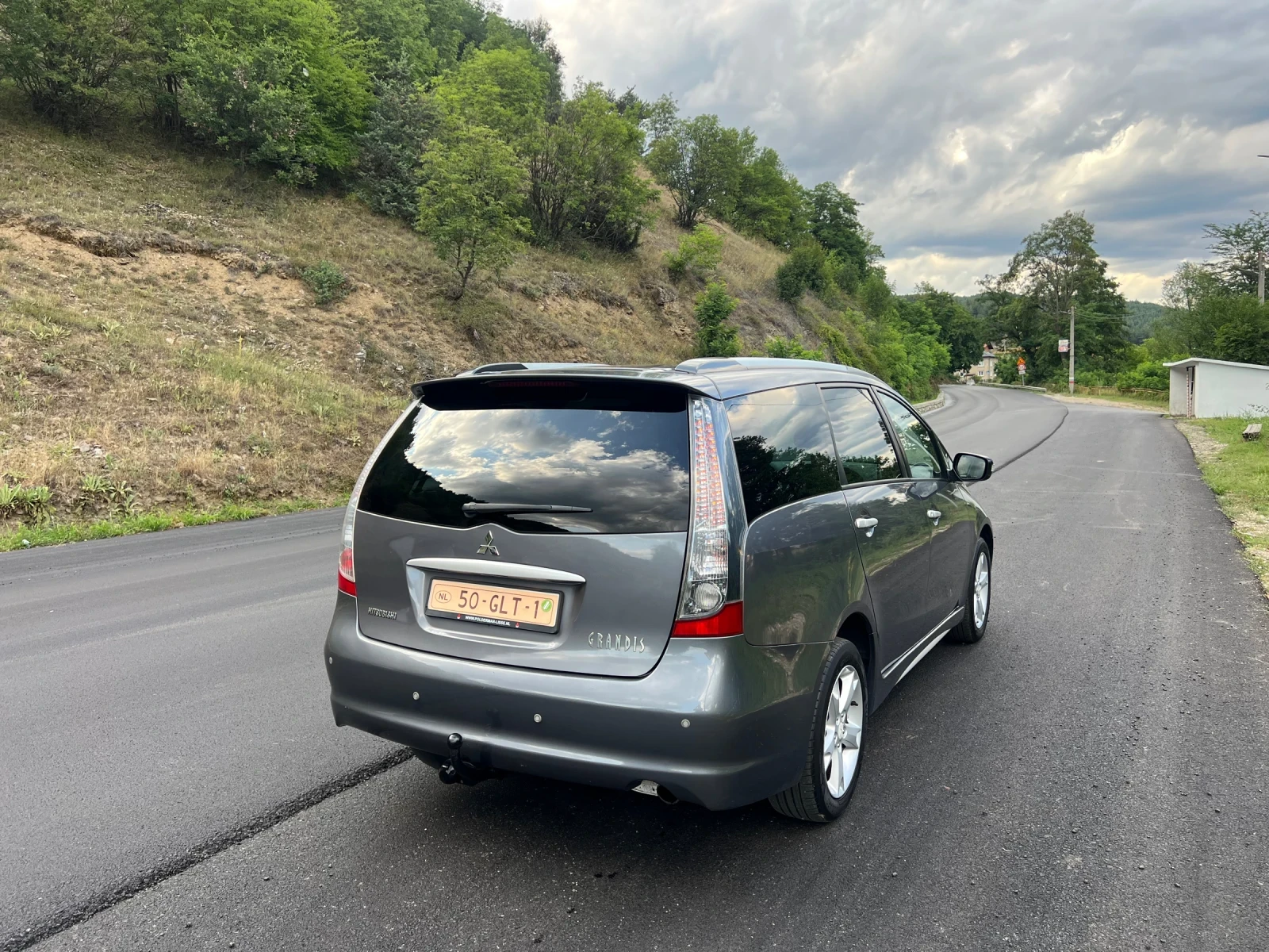 Mitsubishi Grandis 2.4ГАЗ* 7 места* Холандия* Пълна сервизна история , снимка 5 - Автомобили и джипове - 55418119