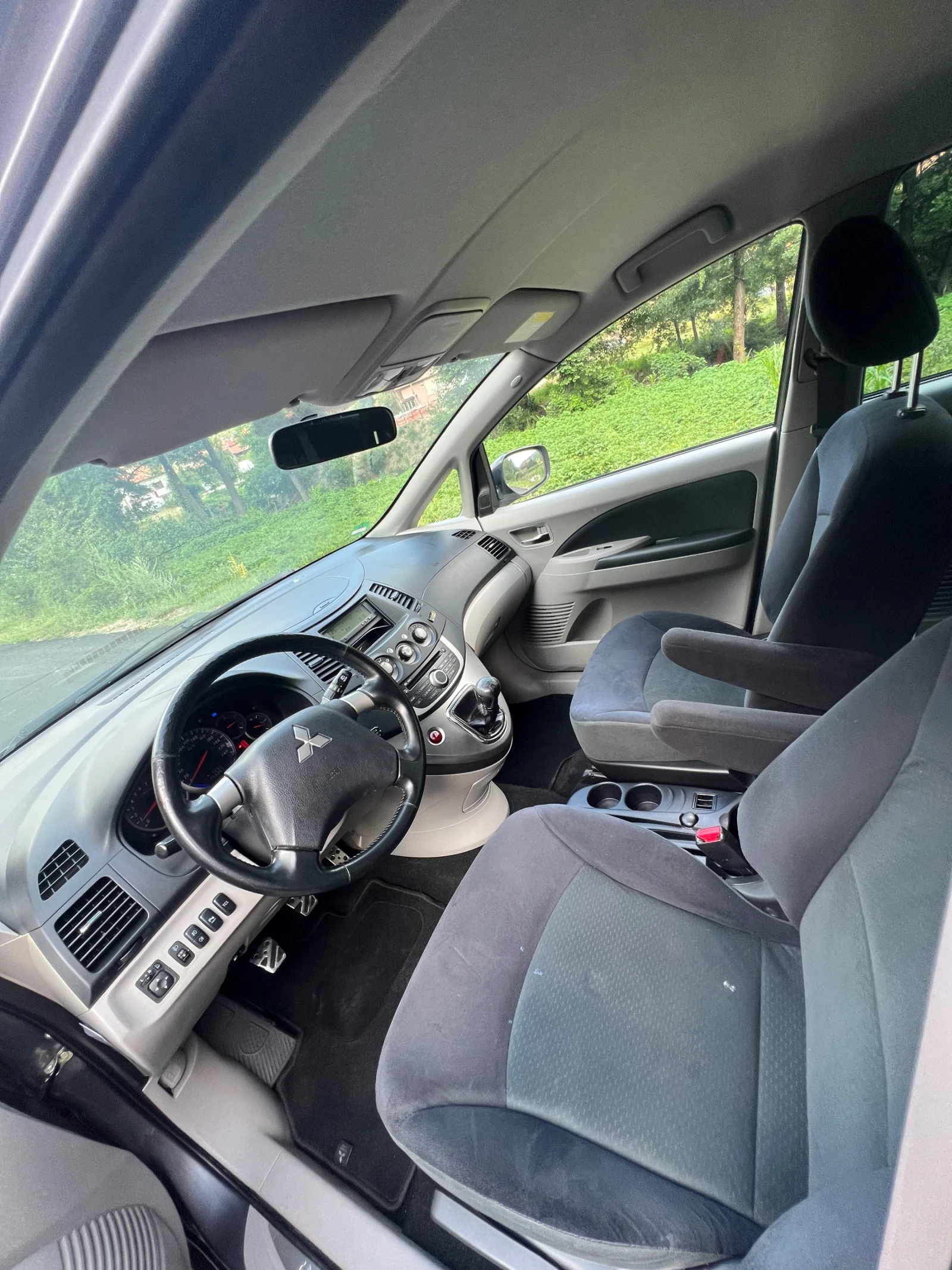 Mitsubishi Grandis 2.4ГАЗ* 7 места* Холандия* Пълна сервизна история , снимка 9 - Автомобили и джипове - 55418119