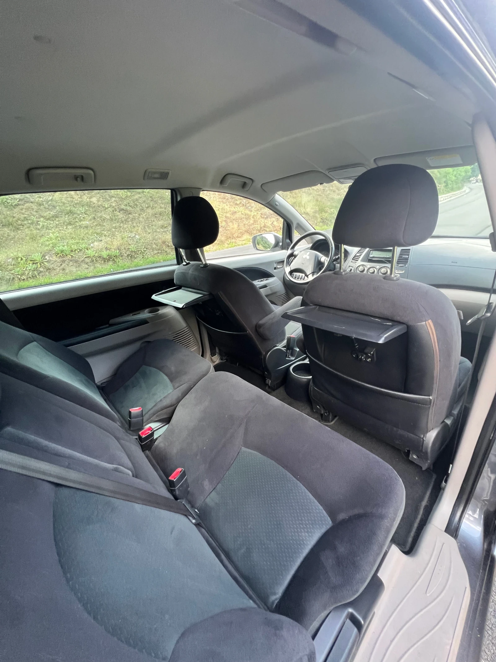 Mitsubishi Grandis 2.4ГАЗ* 7 места* Холандия* Пълна сервизна история , снимка 11 - Автомобили и джипове - 55418119