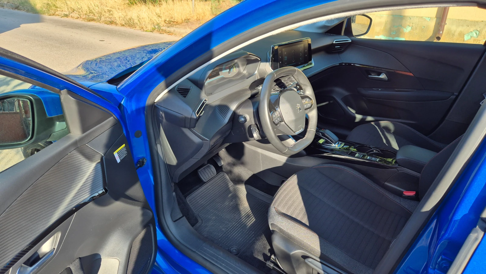 Peugeot 208 E-208, снимка 6 - Автомобили и джипове - 55961044