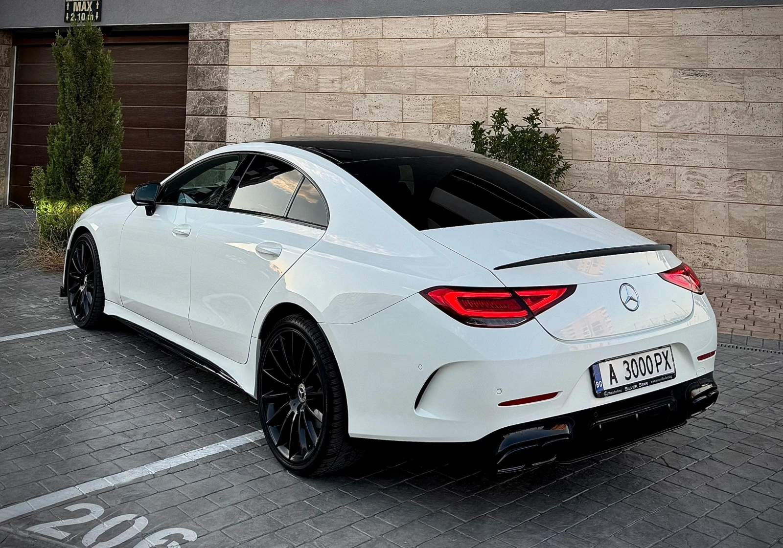 Mercedes-Benz CLS 400 9-G 4Matic AMG Distronic+ Multibeam 129хил.км, снимка 4 - Автомобили и джипове - 56104019