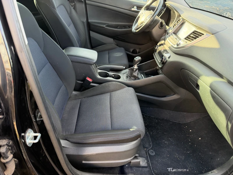 Hyundai Tucson 1.7 CRDI X POSIBLE, снимка 11 - Автомобили и джипове - 52500462