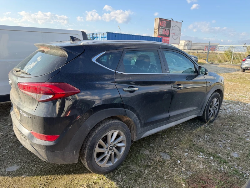 Hyundai Tucson 1.7 CRDI X POSIBLE, снимка 4 - Автомобили и джипове - 52500462