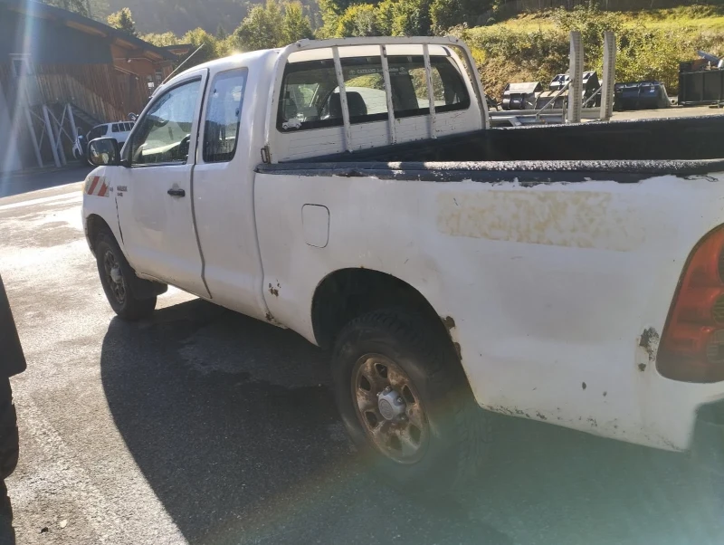 Toyota Hilux 2.5 D4D, снимка 3 - Автомобили и джипове - 53514743