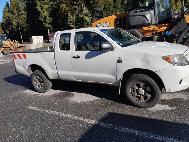 Toyota Hilux 2.5 D4D, снимка 2 - Автомобили и джипове - 53514743