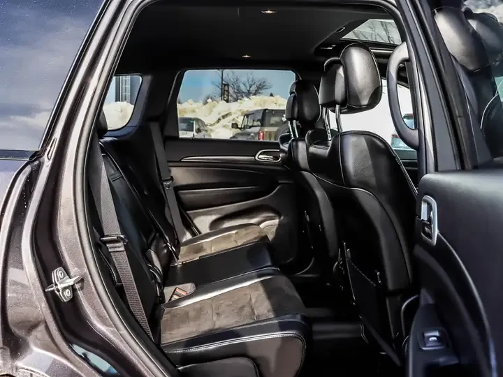 Jeep Grand cherokee Altitude 4x4/CarPlay/Blind Spot/ПАНОРАМА/CARFAX, снимка 8 - Автомобили и джипове - 55173846