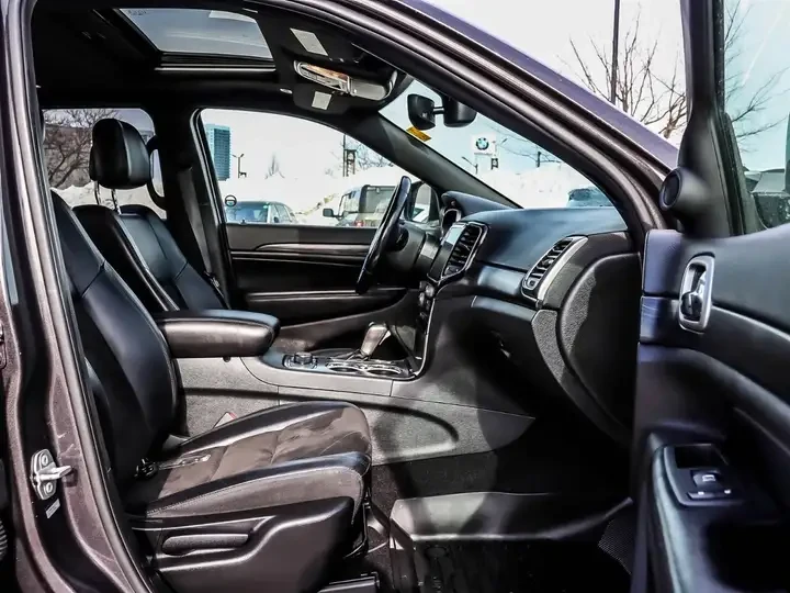 Jeep Grand cherokee Altitude 4x4/CarPlay/Blind Spot/ПАНОРАМА/CARFAX, снимка 7 - Автомобили и джипове - 55173846