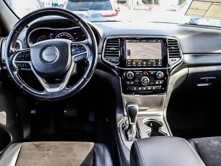 Jeep Grand cherokee Altitude 4x4/CarPlay/Blind Spot/ПАНОРАМА/CARFAX, снимка 9 - Автомобили и джипове - 55173846