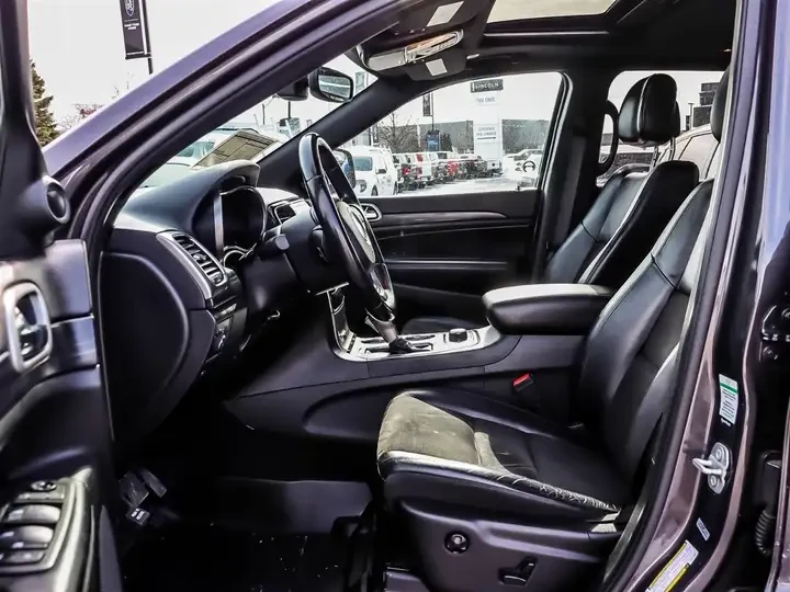 Jeep Grand cherokee Altitude 4x4/CarPlay/Blind Spot/ПАНОРАМА/CARFAX, снимка 5 - Автомобили и джипове - 55173846