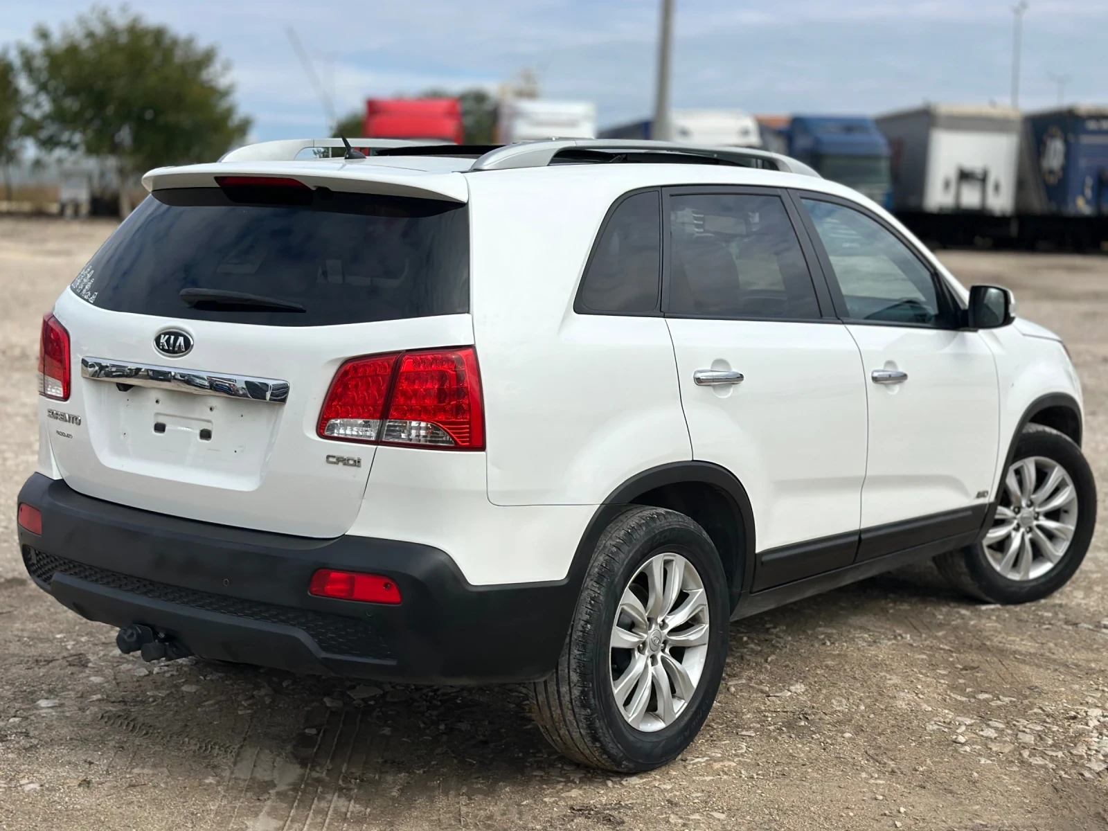 Kia Sorento 2.2CRDI 197HP / АВТОМАТИК 4X4 / KEYLESS/ CLASS - изображение 6